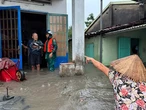 Trận mưa bất thường làm đảo lộn cuộc sống