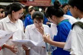 Ngày đầu kỳ thi tốt nghiệp THPT 2026: Đề văn nhiều tranh luận, đề toán được khen