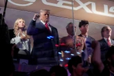 Dùng dằng cuộc chiến, cảnh báo từ việc ông Trump bị la ó tại trận chung kết NBA