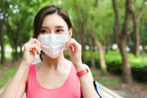 Có nên đeo khẩu trang khi chạy bộ?
