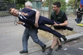Tượng sáp ông Macron bị đánh cắp để phản đối Pháp làm ăn với Nga