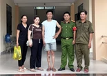 Người bệnh tâm thần ở Hà Nội đi lạc đến Đà Nẵng được công an giúp tìm người thân