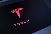 Tesla khởi động sản xuất mẫu xe giá rẻ giữa lúc doanh thu sụt giảm nghiêm trọng
