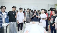 Khi IELTS 'khuynh đảo' tuyển sinh y khoa