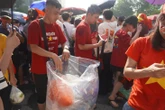 Càng đông vui, càng văn minh được không?