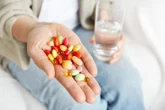 Loại thực phẩm chức năng phổ biến có thể làm bệnh Alzheimer tiến triển nhanh