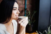 Uống cà phê lúc bụng đói buổi sáng sớm tác động thế nào đến cơ thể?