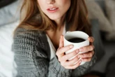 Độ tuổi nào dễ bị caffeine tác động đến giấc ngủ nhất?