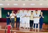 Khen thưởng kíp y bác sĩ bị đánh vẫn cứu kịp thời bệnh nhi 12 tuổi sốc phản vệ
