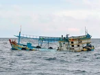 Tàu hàng quốc tịch Liberia đâm chìm tàu cá Việt Nam rồi bỏ đi, 10 ngư dân được cứu sống