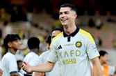 Cristiano Ronaldo trở thành cầu thủ đầu tiên sở hữu tài sản tỉ đô