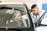 Phụ nữ dễ cảm thấy bị xem thường khi đi mua ô tô