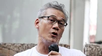 Belum Sembuh Total, Tio Pakusadewo Kini Harus Pakai Kursi Roda