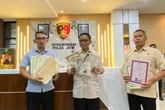 Polda Jatim Temukan Ratusan Ijazah yang Ditahan Jan Hwa Diana di Rumahnya