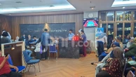 Terkendala Verifikasi Data, Orang Tua Siswa Padati Posko Pengaduan SPMB Depok