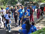 Sesak Napas hingga Kelelahan, Banyak Ibu dan Anak-anak Pingsan saat Pawai Persib Juara