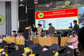 Ubhara Surabaya Wisuda 207 Lulusan, Rektor Ingatkan Alumni Tidak Cepat Puas