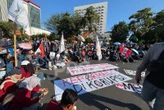 BEM SI Jatim Geruduk Grahadi, Minta MBG hingga Kopdes Dihentikan