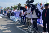 Serikat Buruh Geruduk Kantor Gubernur Jatim, Sampaikan 6 Poin Tuntutan