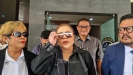 Pakai Baju Serba Hitam, Lisa Mariana Penuhi Panggilan Polda Jabar