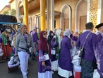 Rasa Haru & Bahagia Selimuti Kedatangan Kloter Terakhir Haji di Debarkasi Surabaya