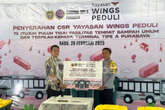 Yayasan Wings Peduli Serahkan 73 Tempat Sampah ke Terminal Purabaya