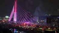 Rayakan Persib Juara, Jembatan Pasupati Bandung Meriah, Bobotoh Berpesta