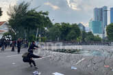 Demo Tolak  UU TNI di Surabaya Ricuh, Massa Aksi Diduga Ditangkap Polisi