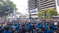 Demo di Semarang, Gerbang Diterobos, Kantor Gubernur Jateng Dikuasai Mahasiswa