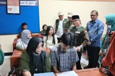 Tinjau SPMB 2025 di Surabaya, Wamendikdasmen Minta Waspadai Calo Jalur Instan