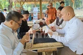 Datang Bersama Keluarga, Giring Ganesha Belajar Membatik di Kebun Raya Bogor