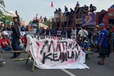 Massa Demo ODOL Berdatangan di Kantor Gubernur Jatim Diiringi Sound Horeg