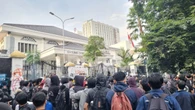 Demo di DPRD Jabar, Mahasiswa Desak Revolusi Seusai Kematian Pengemudi Ojol