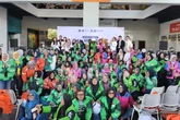 100 Ojol Perempuan Surabaya Dapat Helm dan BBM Gratis, Kisah Perjuangan Jadi Sorotan