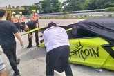 Lamborghini Tabrak Suzuki S-Presso di Tol Jombang-Mojokerto