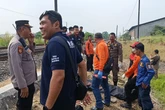 Asyik Tangkap Burung, Lansia Tewas Tertabrak Kereta di Babat Jerawat Surabaya