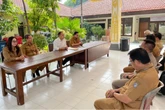 Pegawai Kelurahan Kebraon Surabaya Lakukan Pungli Pengurusan KK, Hampir Dipecat