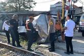 Truk Tangki Air Tertabrak KA Ambarawa di Lamongan, Sopir Tewas