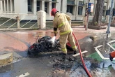 Diduga Korsleting, Motor Hangus Terbakar di Jalan Panglima Sudirman Surabaya
