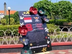 Momen Kemerdekaan, BEM Unissula Pasang Karangan Bunga One Piece di Tugu Muda Semarang