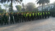 Ratusan Personel TNI Diperbantukan Jaga Aksi Demo BEM SI di Gedung Sate