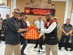 Golden Future Indonesia Bagikan Bantuan untuk Warga Kota Bandung