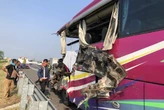Bus Tabrak Truk Muatan Tetes Tebu di Tol Pasuruan–Probolinggo, 1 Orang Tewas