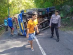 Truk Milik Kartono Tergelincir di Tanjakan Bantul