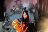 Truk Bemuatan 2 Ton Ayam Ludes Terbakar di Tol Ngawi-Solo