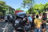 Kecelakaan Beruntun di Pantura Situbondo, Tiga Penumpang Minibus Terluka