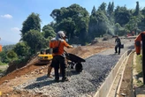 Pemkot Bogor Bangun Jalur Sementara untuk Kendaraan Roda Dua di Lokasi Longsor Batutulis