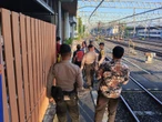 Nekat Melintasi Rel, Karyawan Ekspedisi Tertabrak KRL di Stasiun Lempuyangan