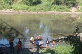 Pandi Dilaporkan Tercebur di Bengawan Solo, Tim SAR Lakukan Pencarian