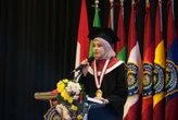 Sondos dari Gaza Lulus Cumlaude di UM Surabaya, Candaan Soal Jodoh Bikin Riuh Wisuda